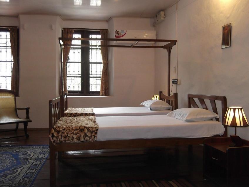 Madeleine Inn Pensión Kochi Exterior foto