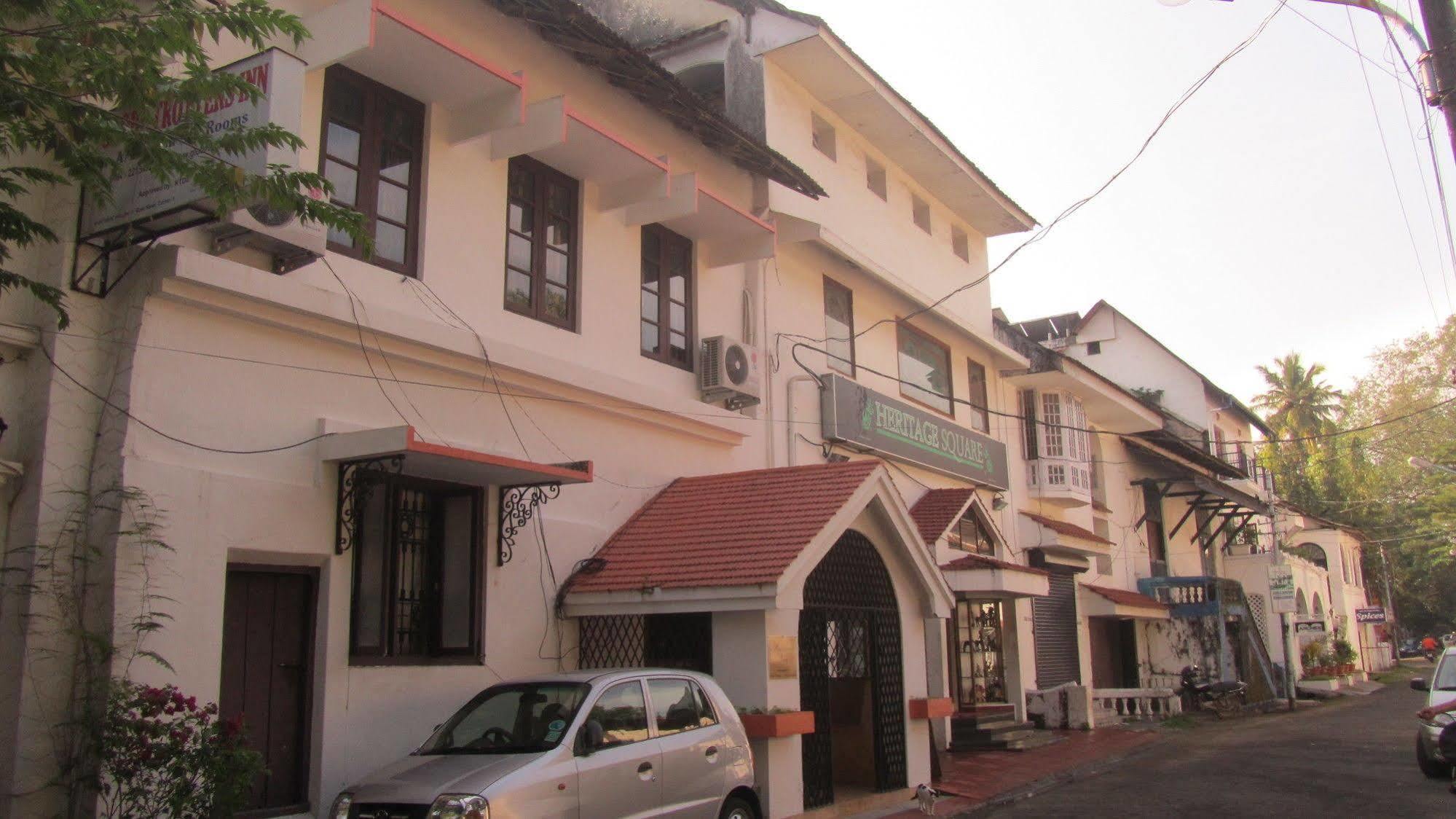 Madeleine Inn Pensión Kochi Exterior foto